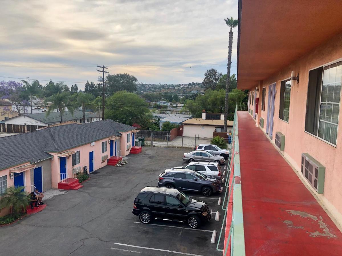La Petite Rouge Motel Сан Диего Екстериор снимка