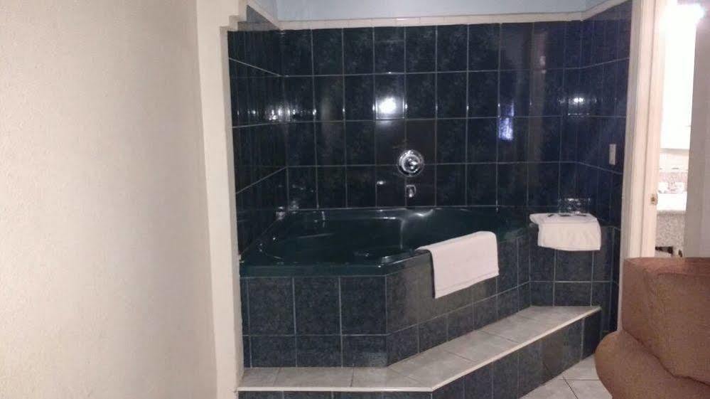 La Petite Rouge Motel Сан Диего Екстериор снимка