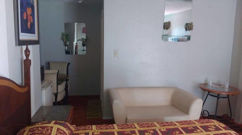 La Petite Rouge Motel Сан Диего Екстериор снимка